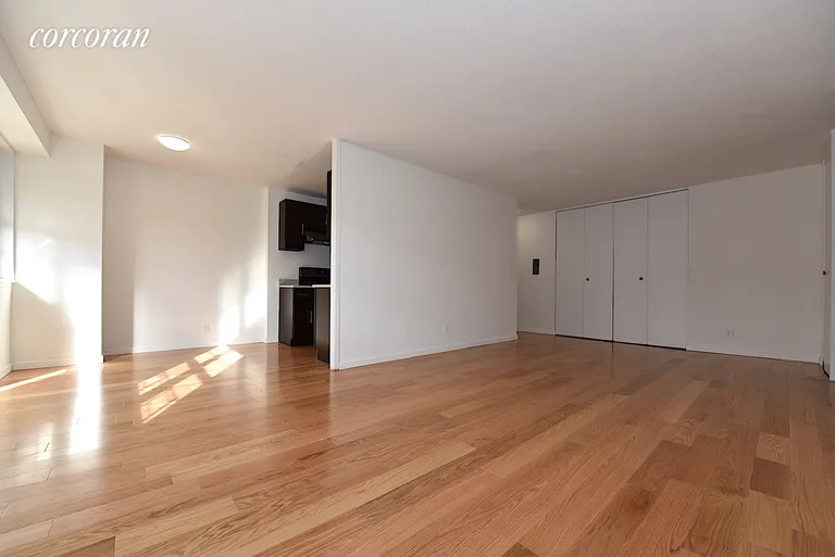 New York City Real Estate | View 47-50 59th Street, 5J | room 2 | View 3