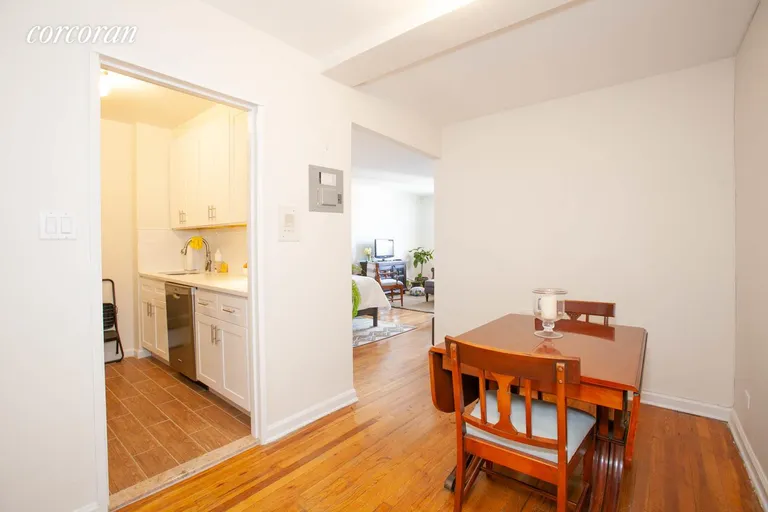 New York City Real Estate | View 160 Ocean Parkway, 5A | Large Dining Area in Foyer | View 4