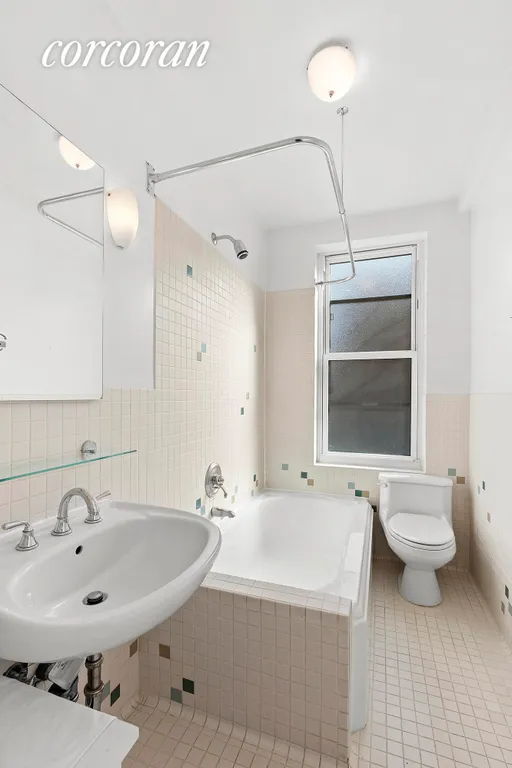 New York City Real Estate | View 200 West 108th Street, 2A | Full Bathroom  | View 7
