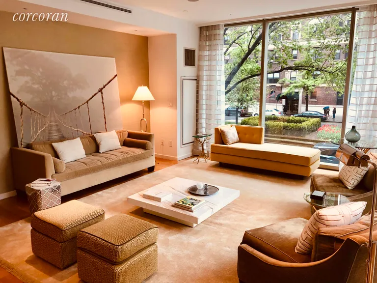New York City Real Estate | View 1055 Park Avenue, 1 | 4 Beds, 3 Baths | View 1