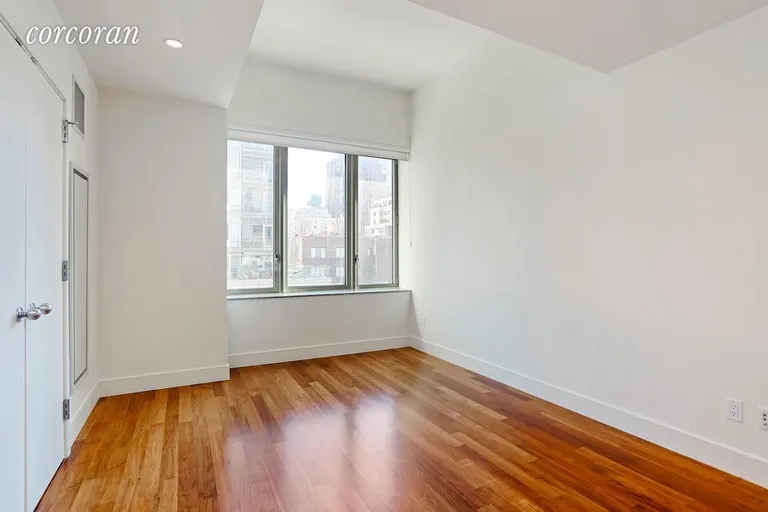New York City Real Estate | View 250 East 53rd Street, 806 | room 3 | View 4