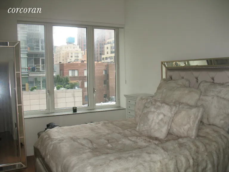 New York City Real Estate | View 250 East 53rd Street, 806 | room 8 | View 9