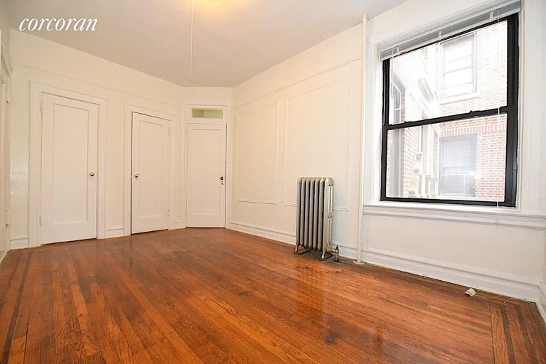 New York City Real Estate | View 31-50 33rd Street, 6B | room 4 | View 5
