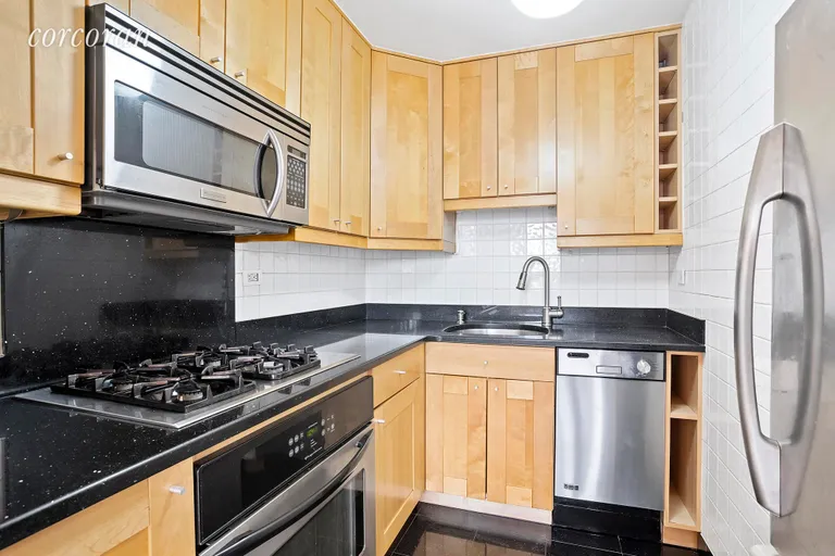 New York City Real Estate | View 300 West 110th Street, 16G | room 2 | View 3