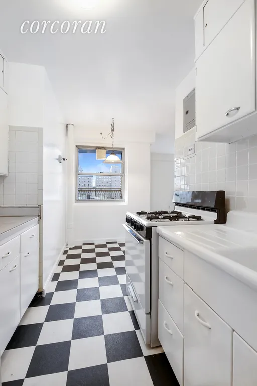 New York City Real Estate | View 100 La Salle Street, 13H | room 5 | View 6