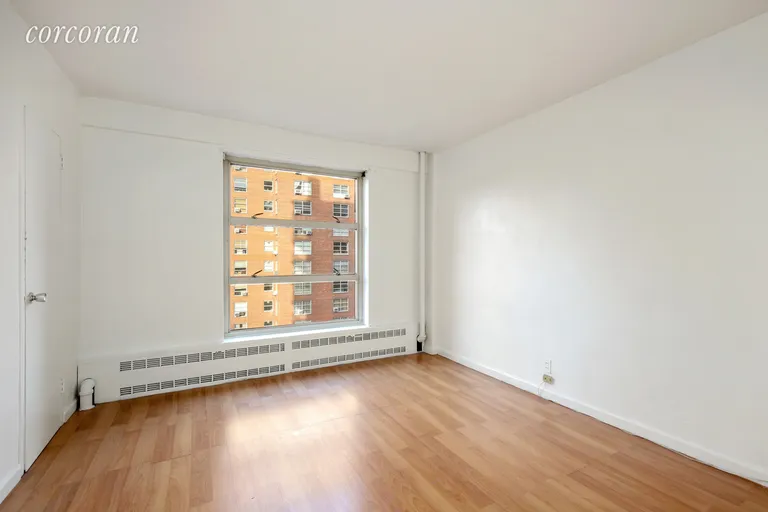 New York City Real Estate | View 80 La Salle Street, 12G | room 4 | View 5
