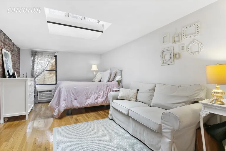 New York City Real Estate | View 139 Waverly Place, 4C | 1 Bath | View 1