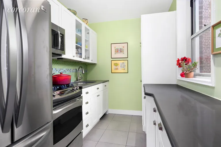 New York City Real Estate | View 220 Berkeley Place, 5H | 3 | View 2