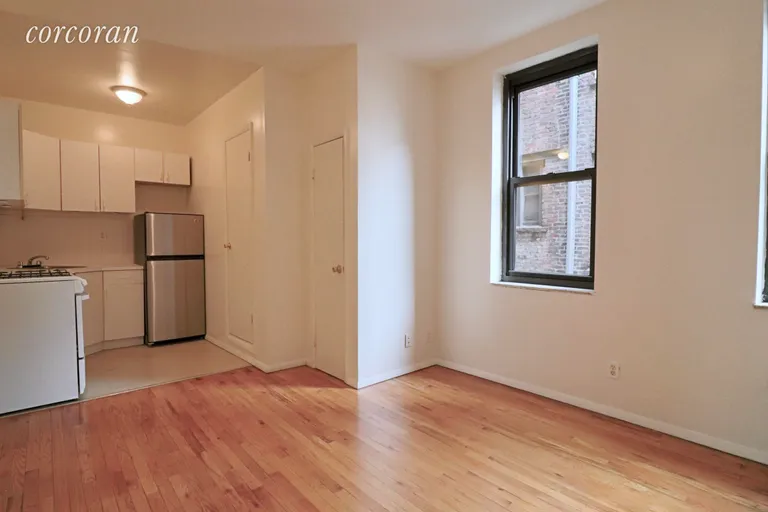 New York City Real Estate | View 202 Thompson Street, 7 | room 3 | View 4