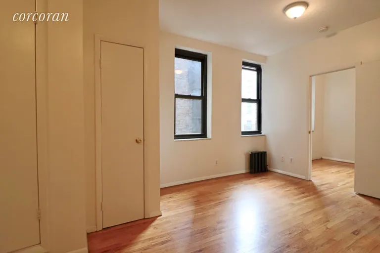 New York City Real Estate | View 202 Thompson Street, 7 | room 2 | View 3