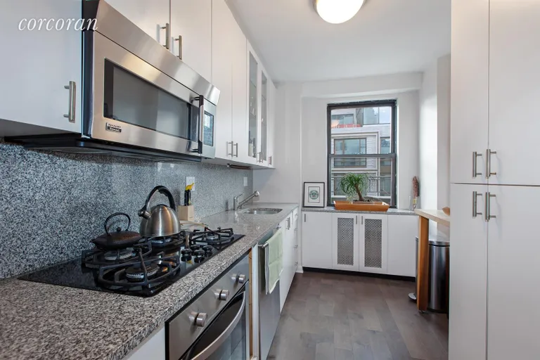 New York City Real Estate | View 201 East 21st Street, 16L | Kitchen | View 5