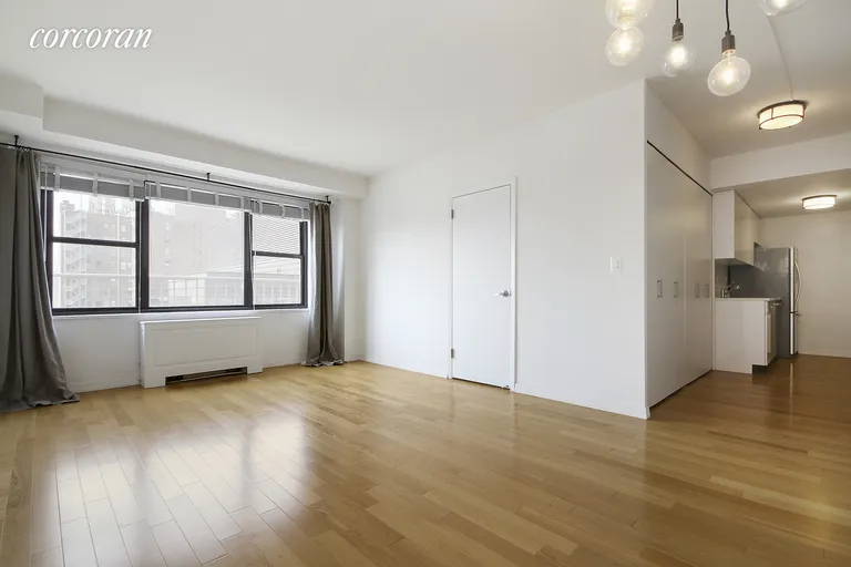 New York City Real Estate | View 7 East 14th Street, 21E | room 4 | View 5