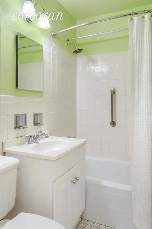 New York City Real Estate | View 165 West End Avenue, 9E | Bathroom | View 5