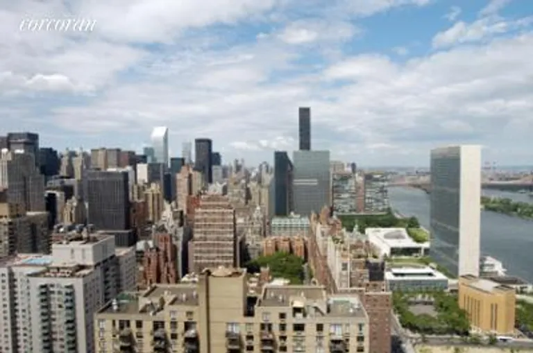 New York City Real Estate | View 330 East 38th Street, 52L | room 1 | View 2