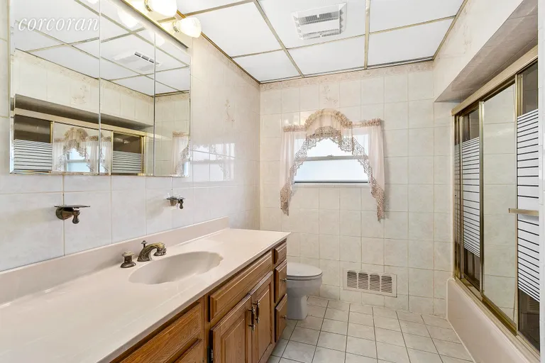 New York City Real Estate | View 284 Stratford Road | 2nd Floor Bathroom | View 12
