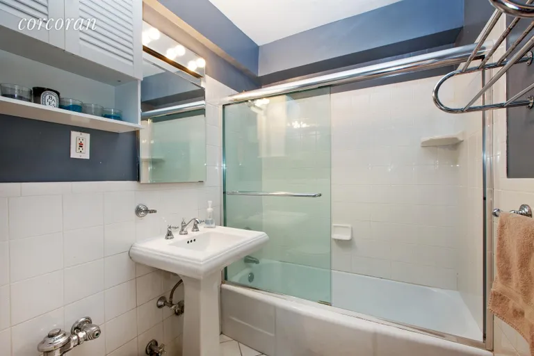 New York City Real Estate | View 136 East 56th Street, 3L | Bathroom | View 5