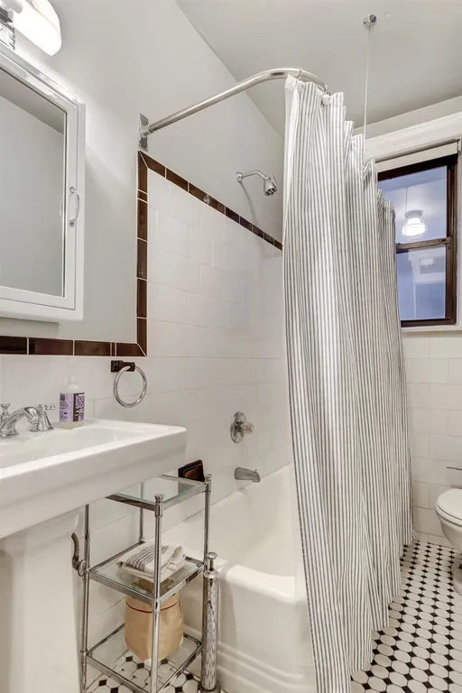 New York City Real Estate | View 139 East 30th Street, 3B | Bathroom | View 6