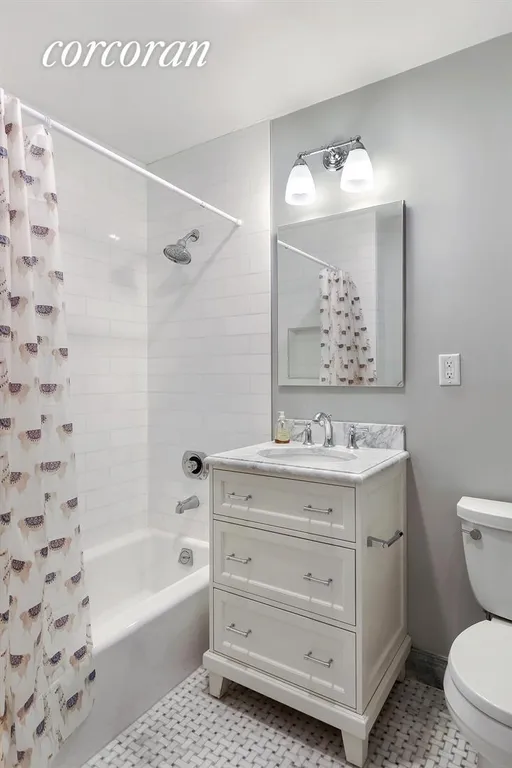 New York City Real Estate | View 2 South End Avenue, 9G | Bathroom | View 19