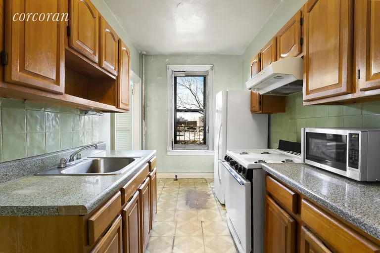 New York City Real Estate | View 345 Montgomery Street, 4F | Eat-in Kitchen  | View 6