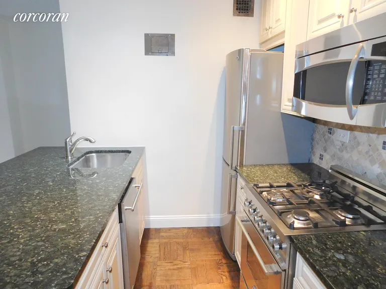 New York City Real Estate | View 209 East 56th Street, 8D | room 2 | View 3