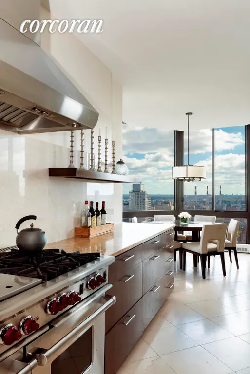 New York City Real Estate | View 200 East 65th Street, 31 | room 5 | View 6