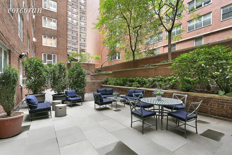 New York City Real Estate | View 1 Gracie Terrace, 14FK | Building Courtyard | View 17