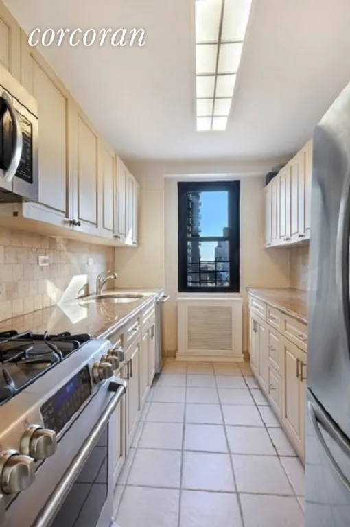 New York City Real Estate | View 401 East 89th Street, 10K | room 1 | View 2