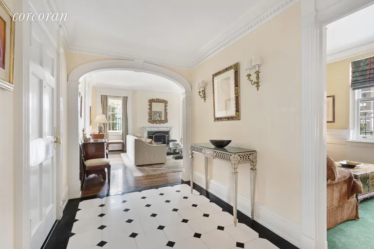 New York City Real Estate | View 1070 Park Avenue, PH-W | Foyer | View 3