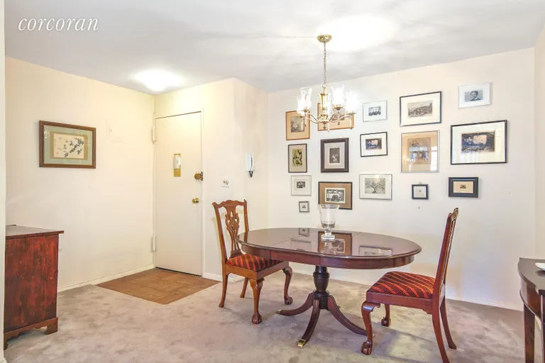 New York City Real Estate | View 333 East 66th Street, 6E | Foyer | View 2