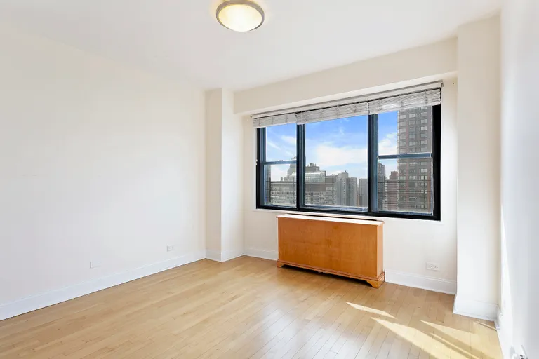 New York City Real Estate | View 345 East 80th Street, 32HJ | 4 | View 4