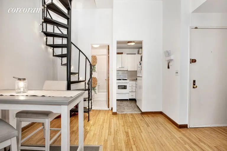 New York City Real Estate | View 346 Lexington Avenue, PH4F | kitchen and bathroom | View 2