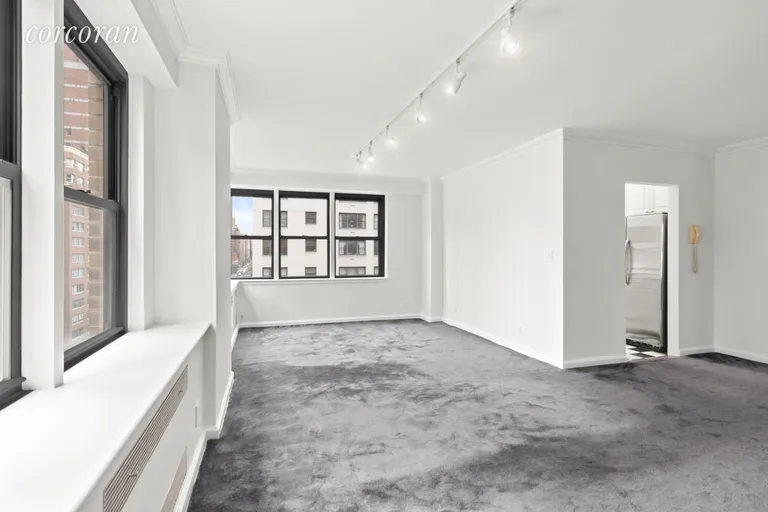 New York City Real Estate | View 399 East 72nd Street, 11E | room 1 | View 2
