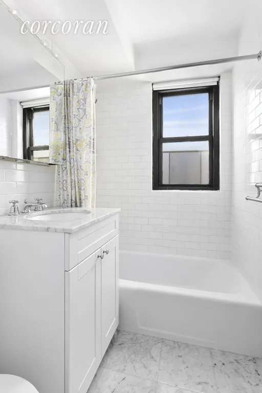 New York City Real Estate | View 115 East 9th Street, 17N | room 3 | View 4
