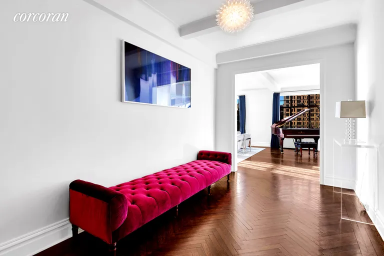 New York City Real Estate | View 580 West End Avenue, 6 | Foyer | View 8
