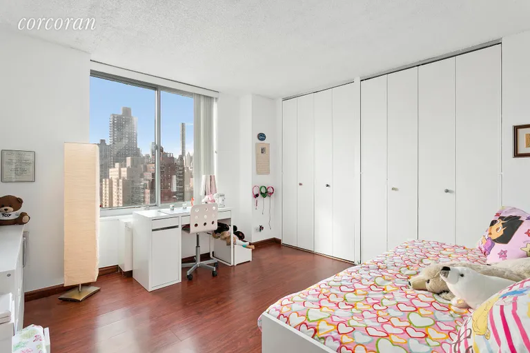 New York City Real Estate | View 404 East 79th Street, 17H | 3 | View 4