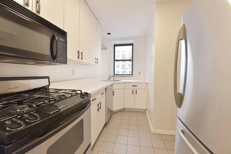 New York City Real Estate | View 201 Saint James Place, 3A | room 2 | View 3