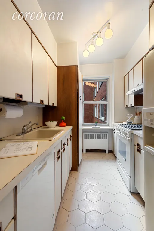 New York City Real Estate | View 35 East 85th Street, 10A | room 2 | View 3