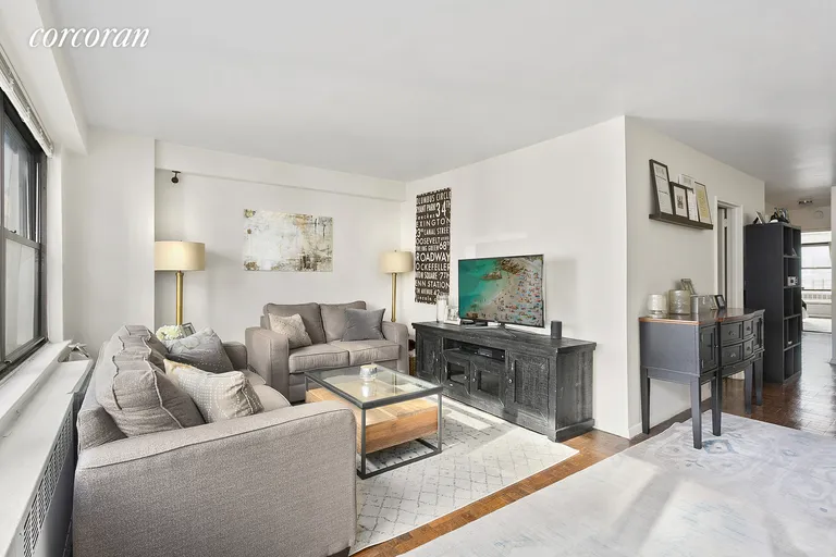 New York City Real Estate | View 399 East 72nd Street, 7H | room 1 | View 2