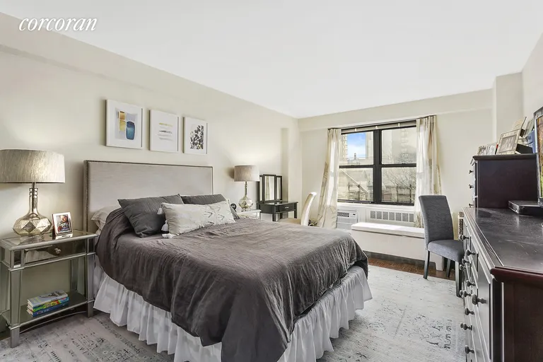 New York City Real Estate | View 399 East 72nd Street, 7H | room 2 | View 3