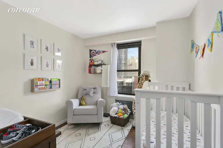 New York City Real Estate | View 399 East 72nd Street, 7H | room 3 | View 4