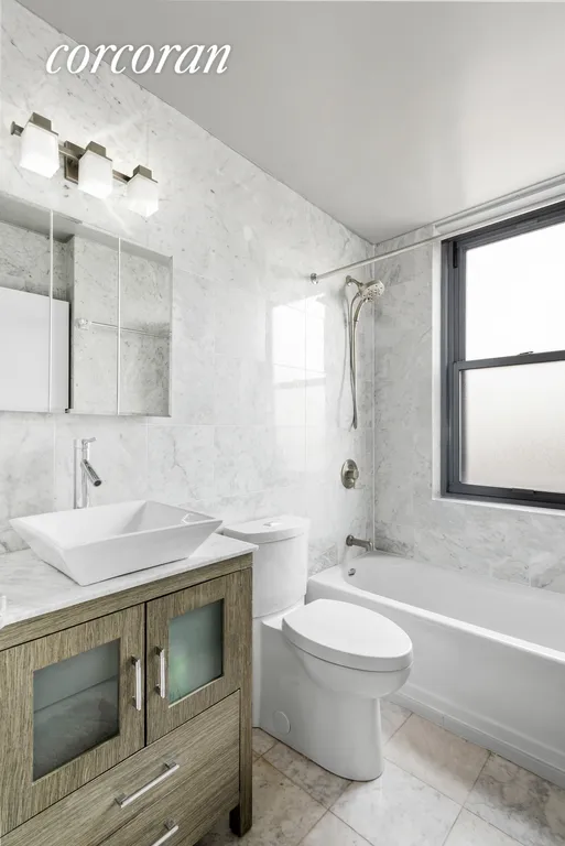 New York City Real Estate | View 2025 Broadway, 22J | room 2 | View 3