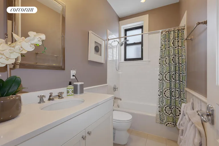New York City Real Estate | View 164 Prospect Park West, 4L | Second bathroom w/ tub | View 8