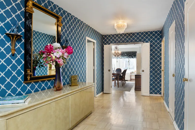 New York City Real Estate | View 30 East 65th Street, 9C | Foyer/Dining Room | View 11
