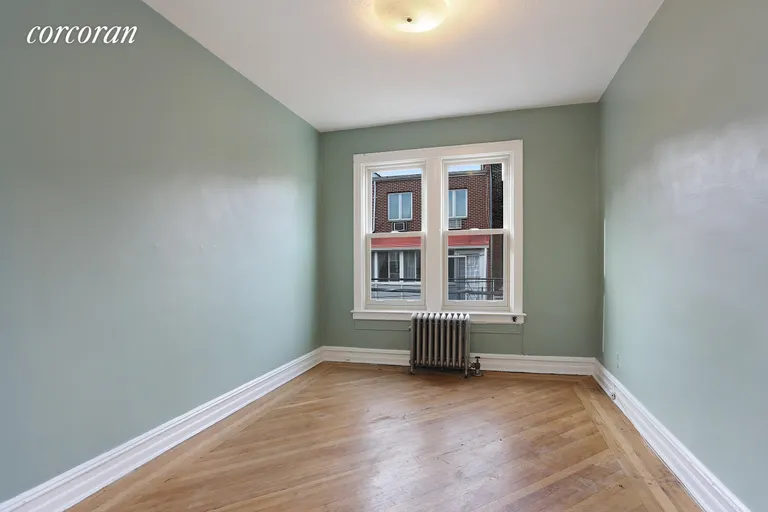 New York City Real Estate | View 32-64 33rd Street, 2R | room 3 | View 4