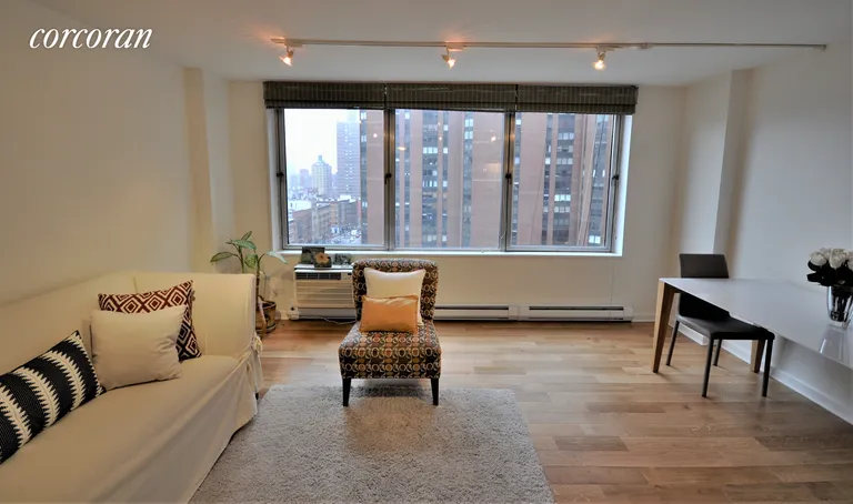 New York City Real Estate | View 1601 Third Avenue, 11J | room 4 | View 5