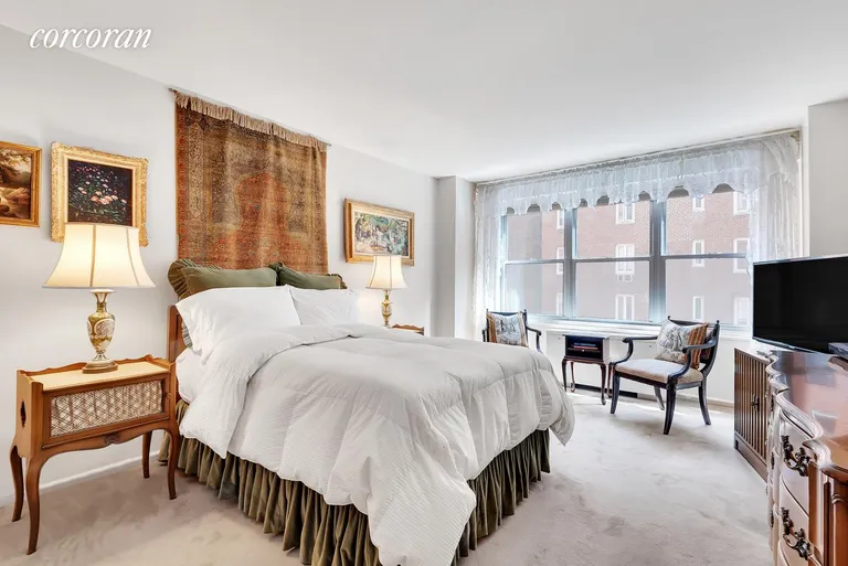 New York City Real Estate | View 75 East End Avenue, 7D | room 2 | View 3