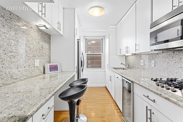 New York City Real Estate | View 305 East 24th Street, 12P | room 3 | View 4