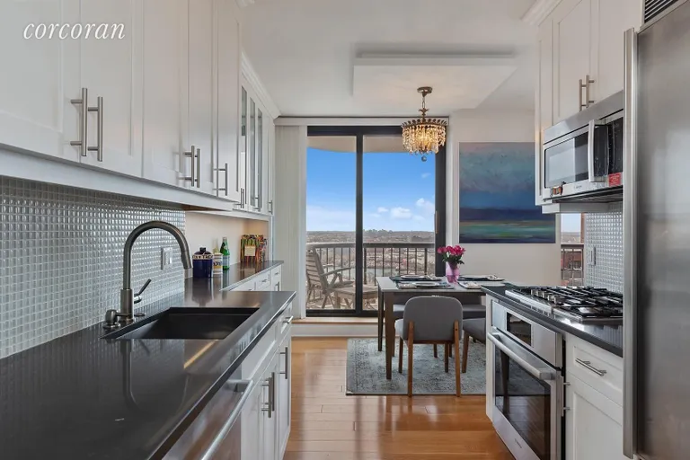 New York City Real Estate | View 52 East End Avenue, 23A | room 2 | View 3