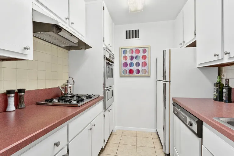 New York City Real Estate | View 118 East 60th Street, 12F | room 3 | View 4