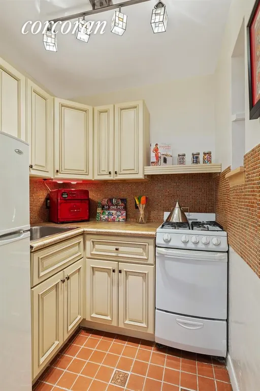 New York City Real Estate | View 521 East 88th Street, 2C | Kitchen | View 5